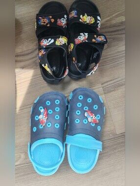 Kids Crocs Size 32/ 1J